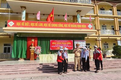 Hình ảnh tư liệu Trường THCS Trực Thái- Ngoại khoá về ATTH-ATGT 30/10/2022